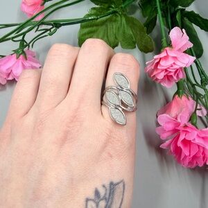 Silver Sparkly Leaf Vintage Y2K Cluster Ring -